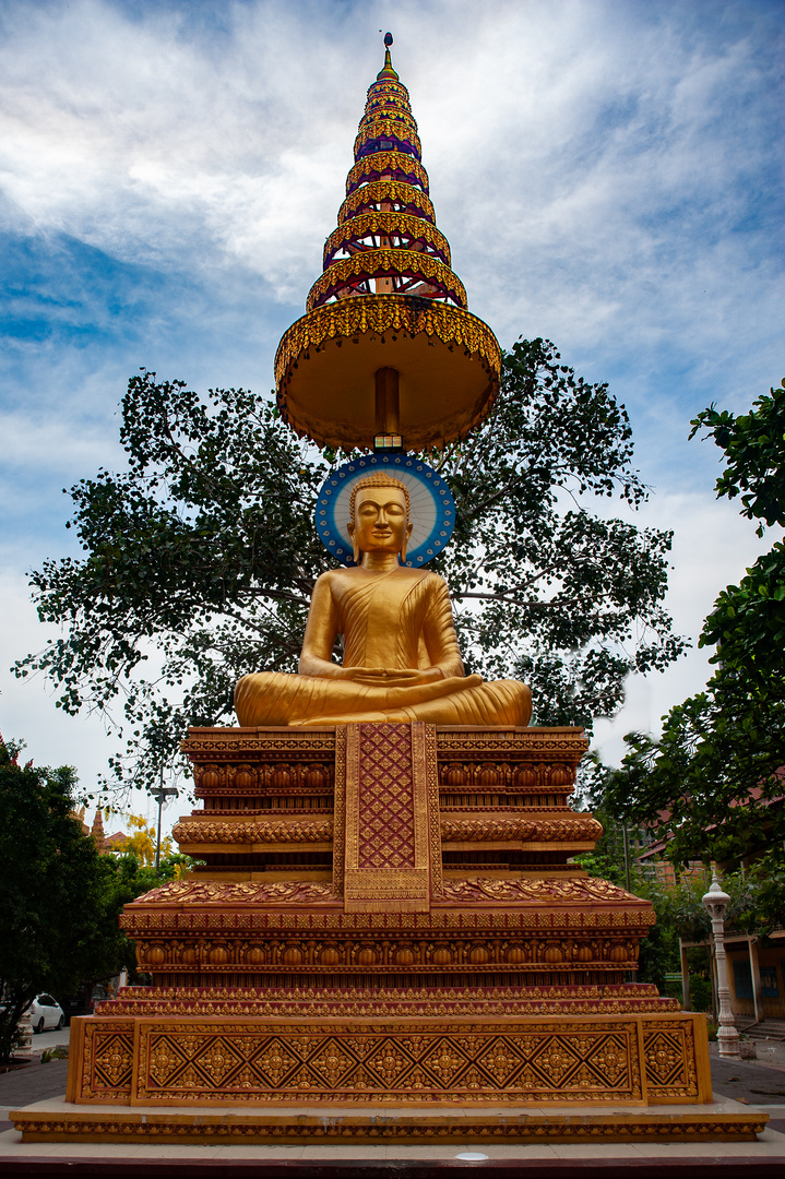 Buddha altar in Preah Putt Mean Bon