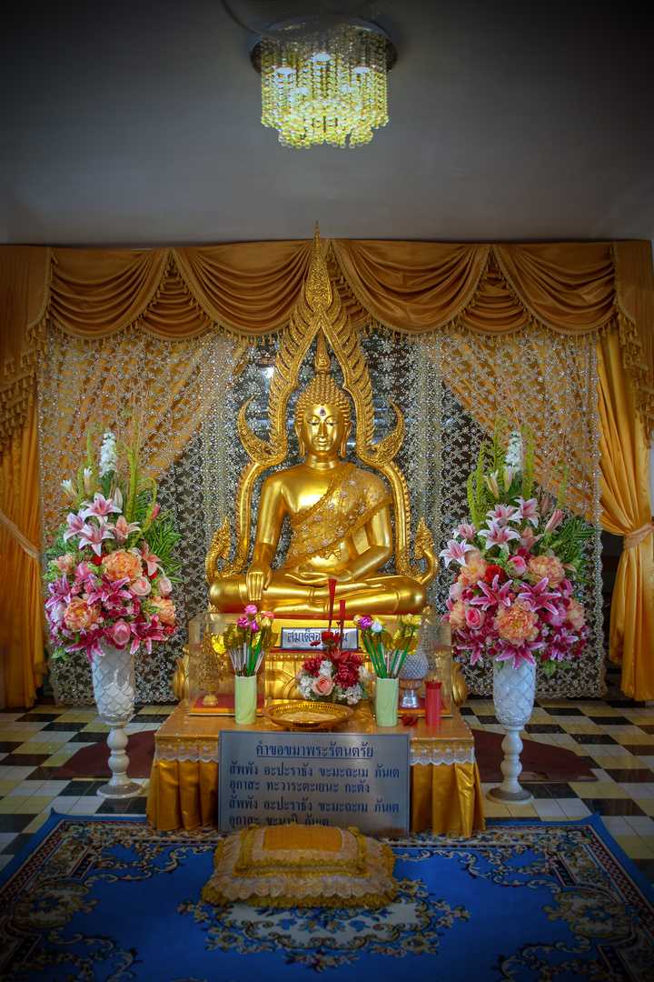 Buddha altar in Wat Luang Por Pan