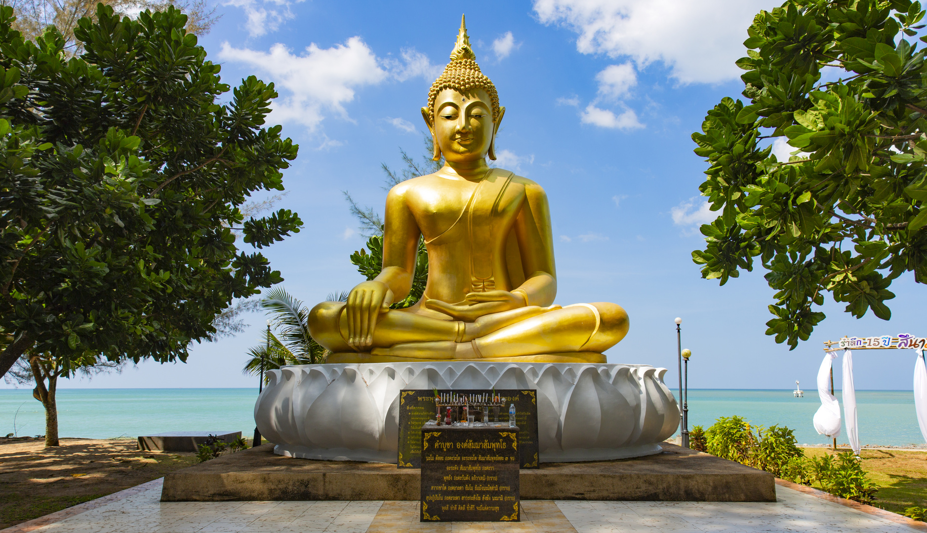 Buddha am Strand von Baan Nam Khem