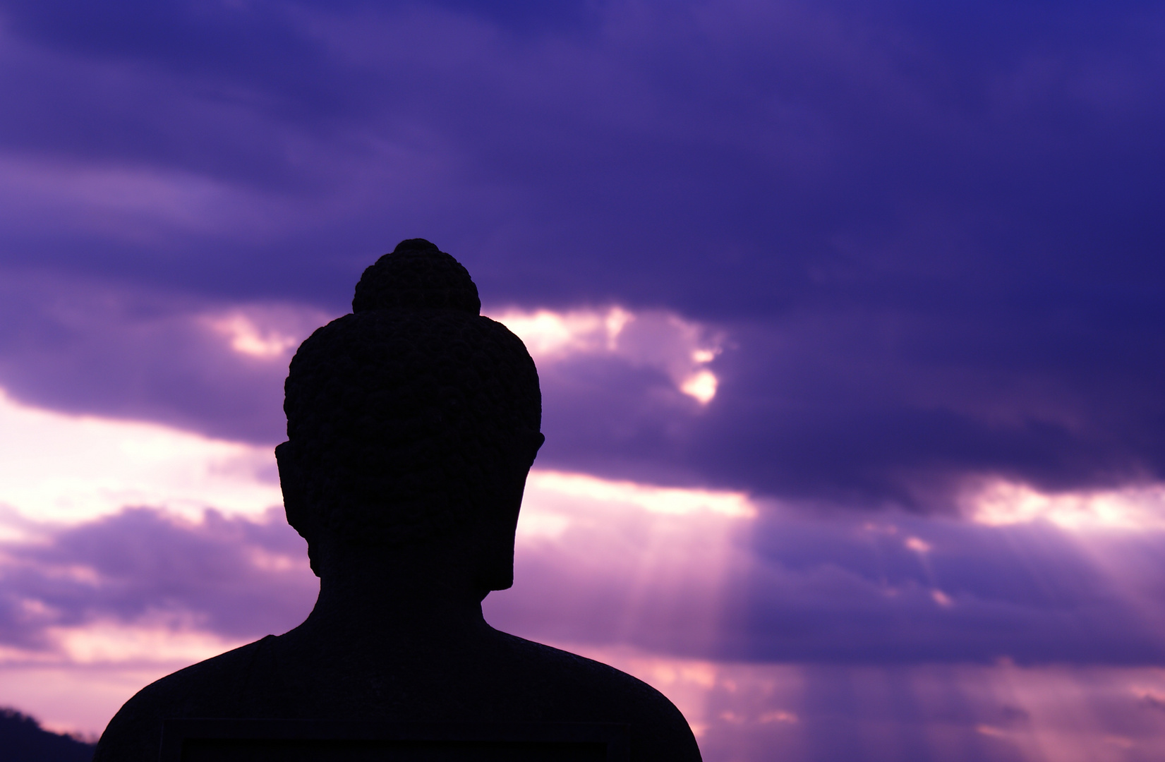 Buddha auf der Borobudur Tempelanlage auf Java