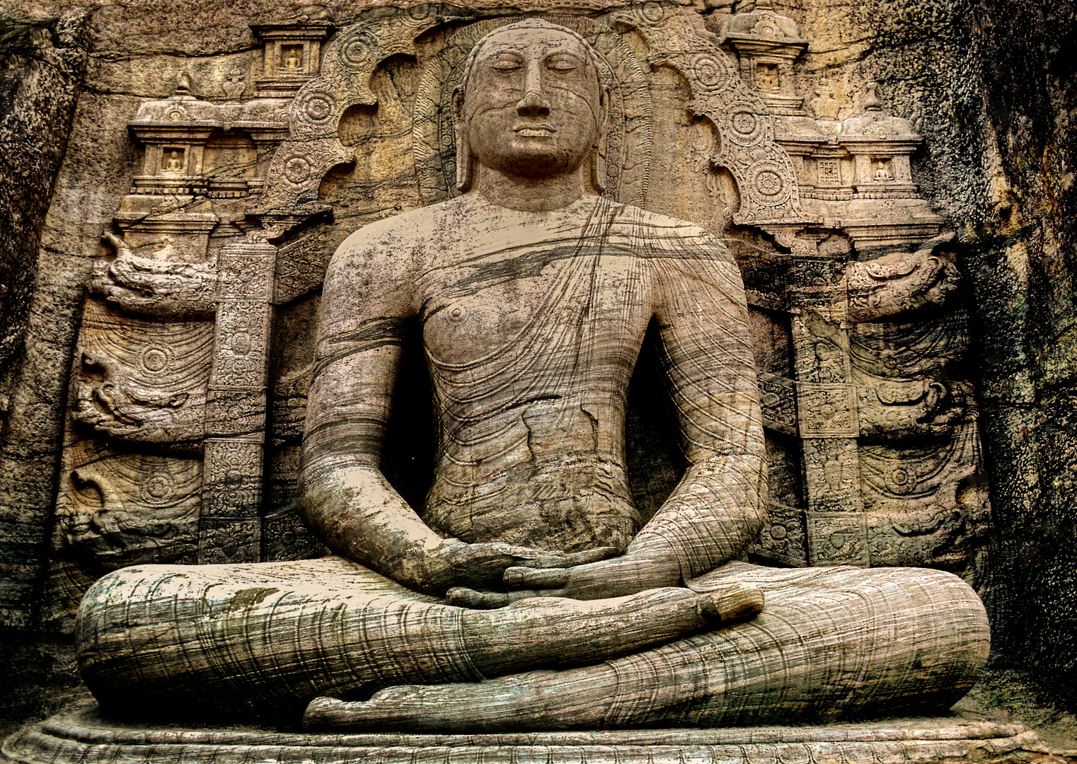 Buddha im Gal Vihara in Polonnaruwa