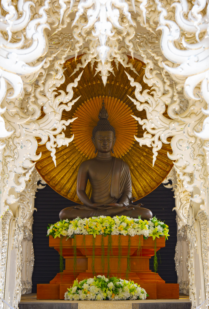 Buddha im Weissen Tempel