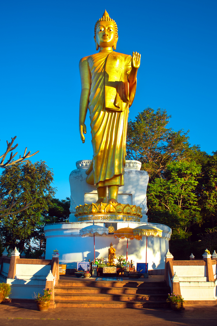 Buddha image in Phraphut Nawamin Mongkhon Lila