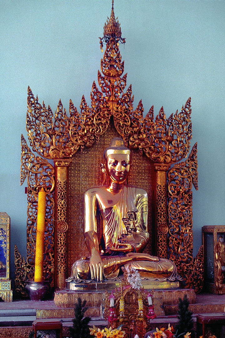 Buddha image in Shwedagon complex