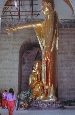 Buddha image to the Mandalay hill