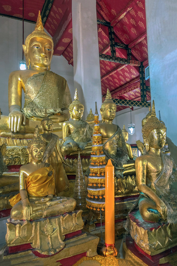 Buddha images in Wat Arun