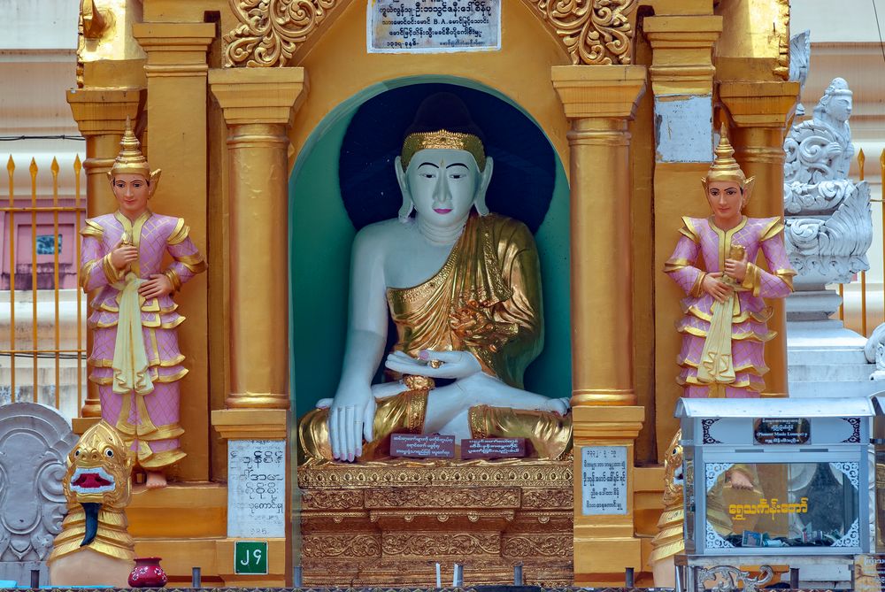 Buddha in Bhumisparsha (Earth Witness) Mudra
