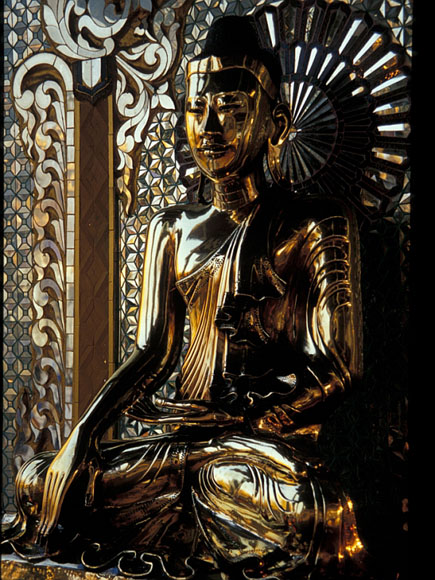 Buddha in der Shwedagon-Pagode