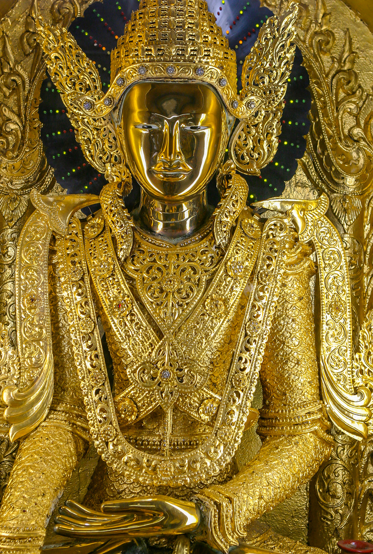 Buddha in Gold in Yangon