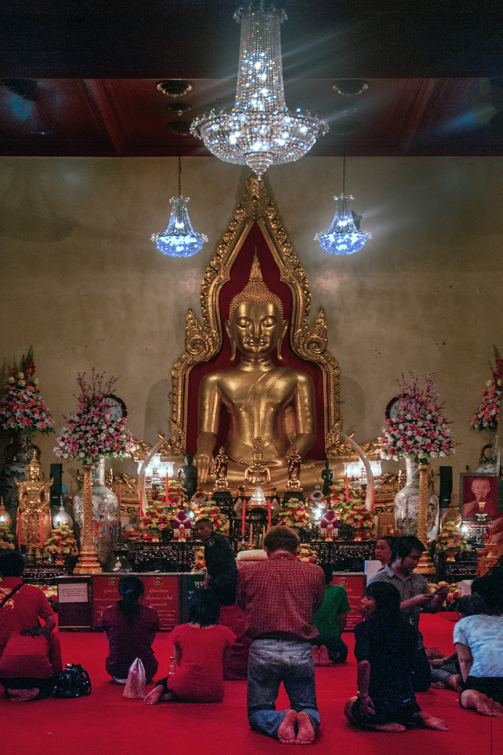 Buddha in Wat Traimit