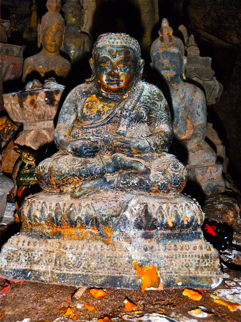 buddha, pak ou, laos 2010