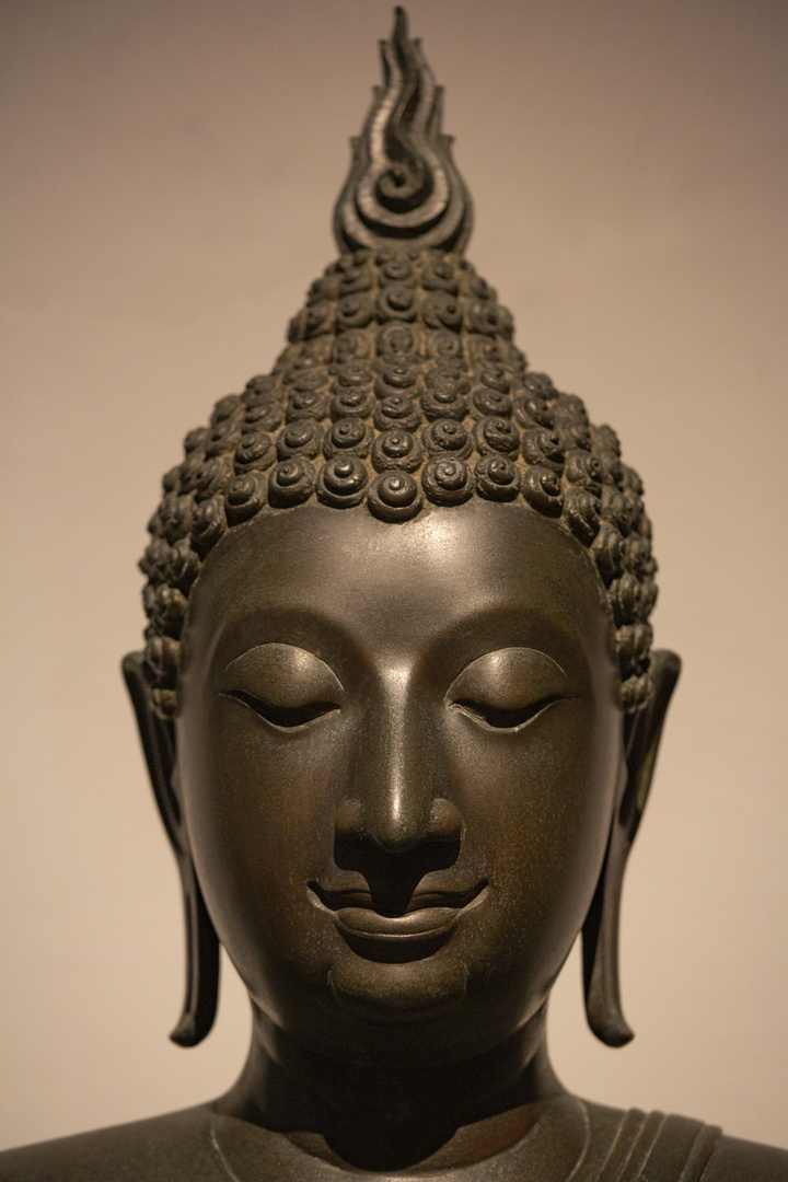 Buddha-Statue im Ayutthaya-Stil