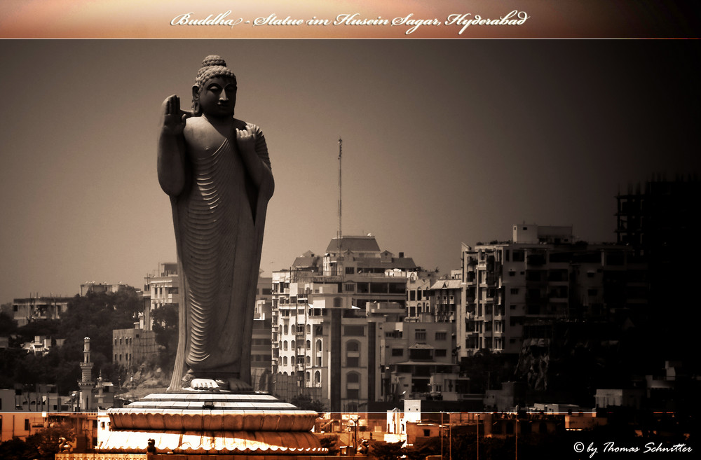 Buddha Statue im Husein Sagar