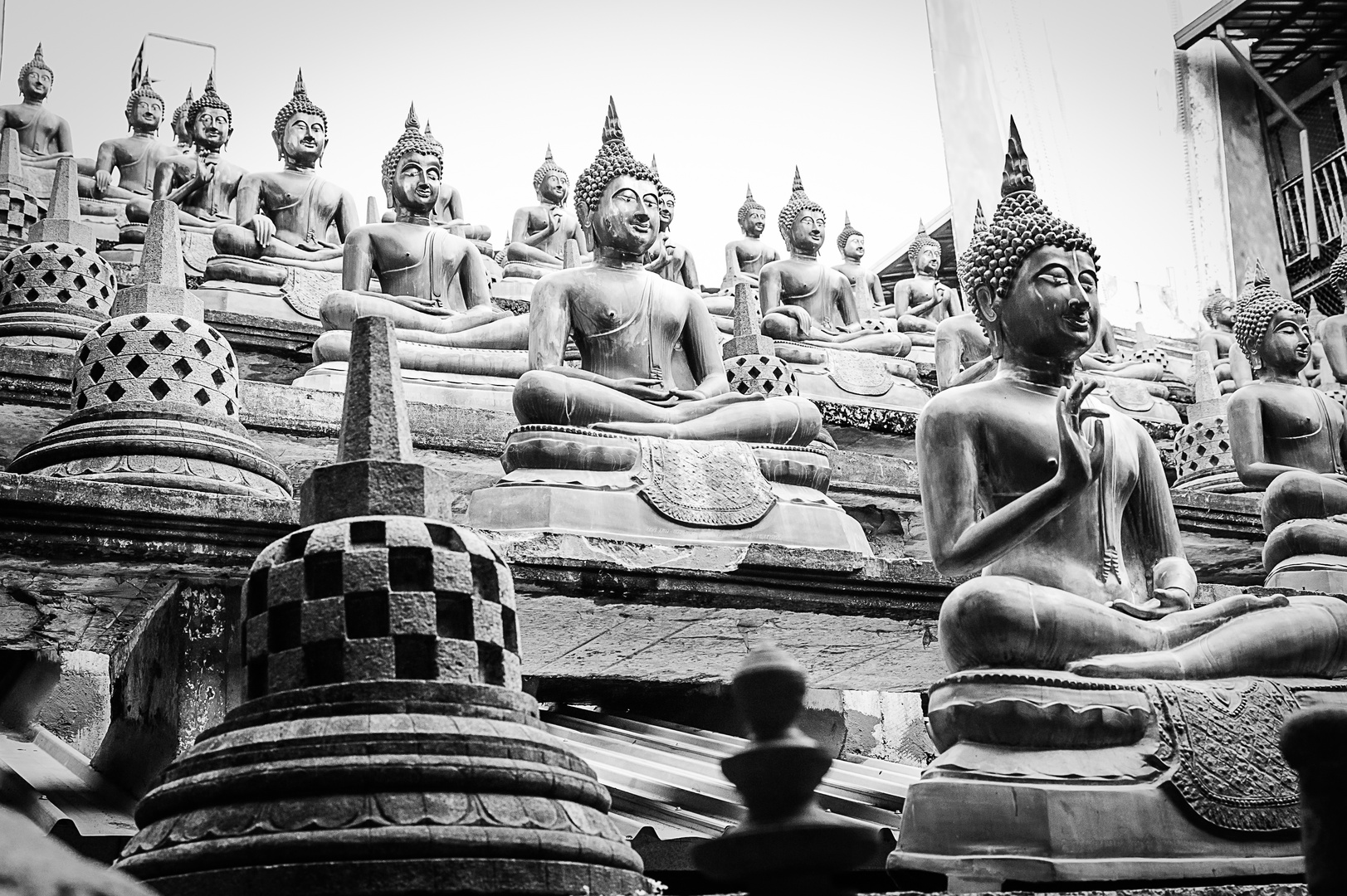 Buddha Statuen, Gangaramaya Tempel, Colombo (Sri Lanka)