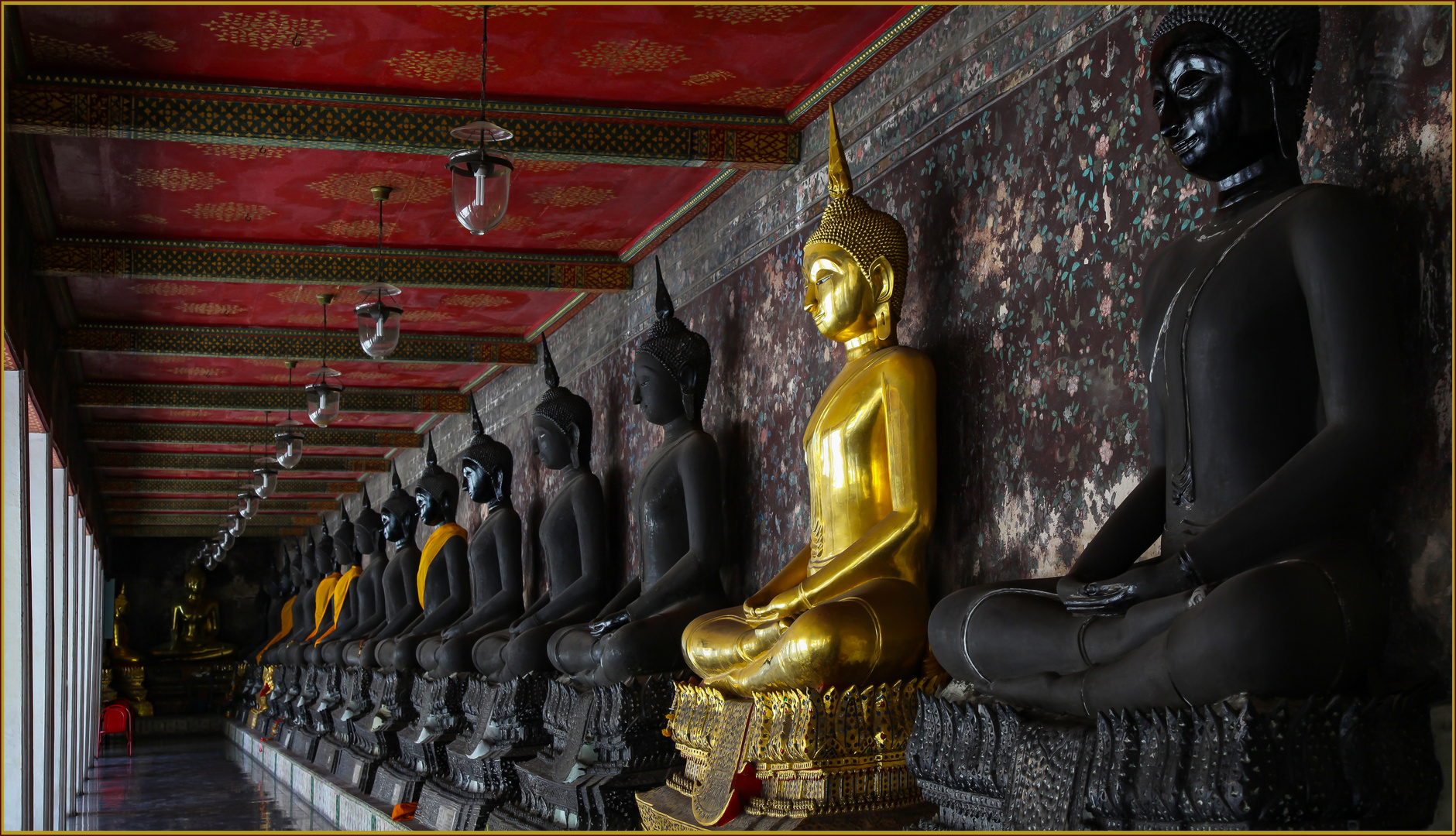 Buddha-Statuen im Wat Pho in Bangkok