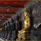 Buddha-Statuen im Wat Pho in Bangkok