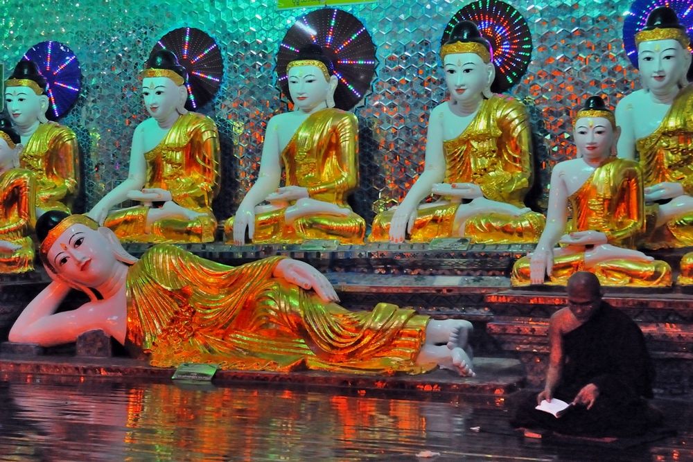 Buddha statues at Saw La Paw’s Pagoda