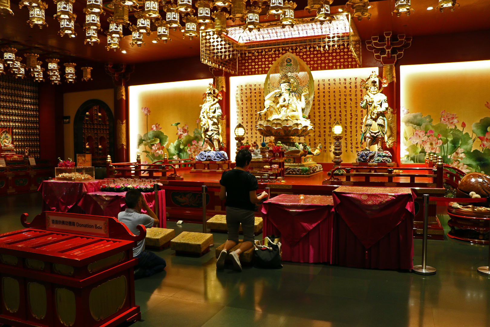 Buddha Tooth Relic Temple / 2