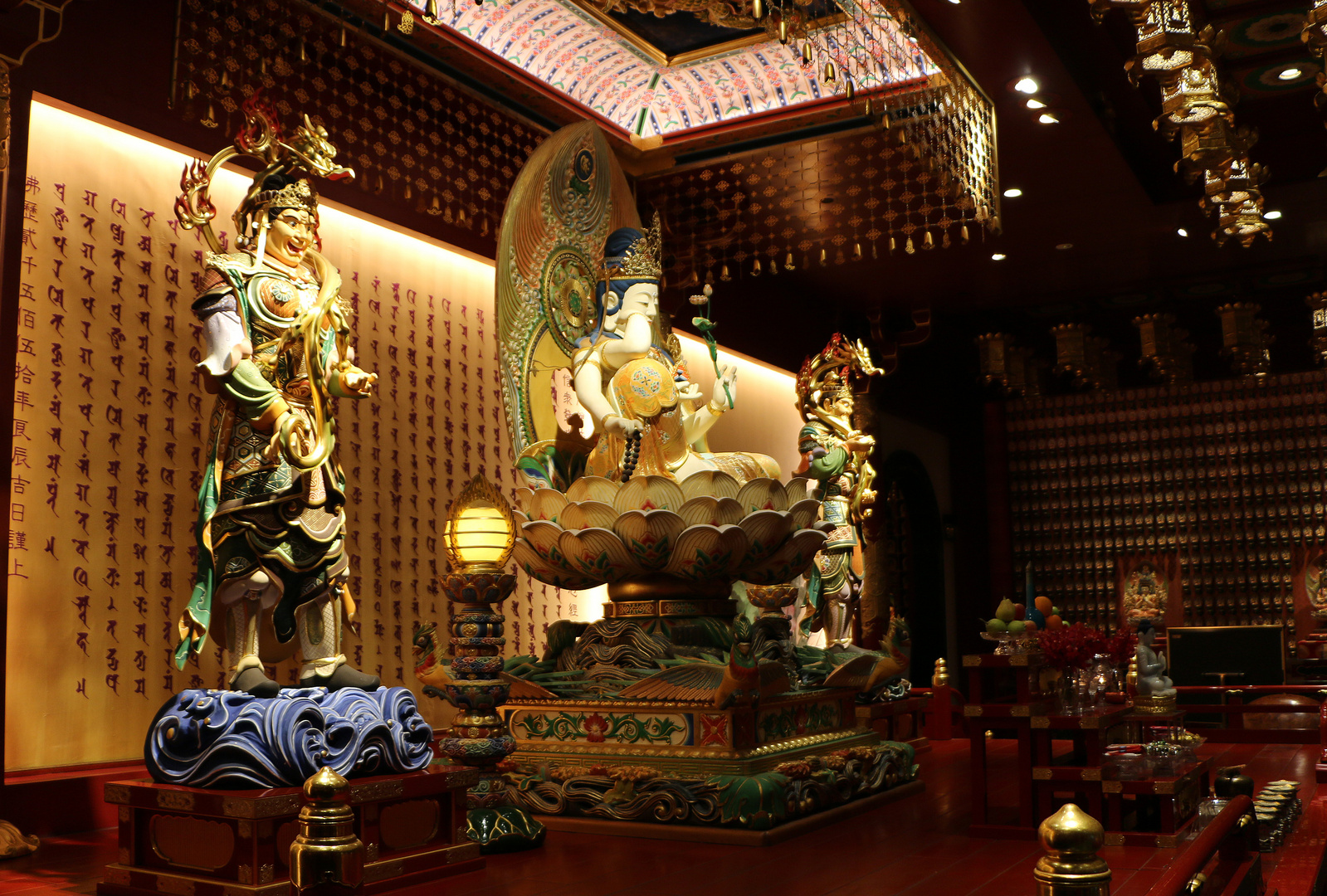 Buddha Tooth Relic Temple / 7