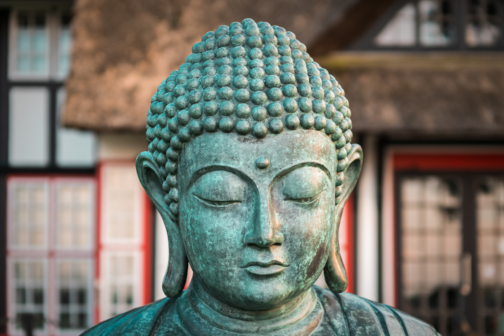 Buddha träumt vor sich hin im Mikado Garten Timmendorferstrand