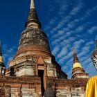 Buddha vor Tempel