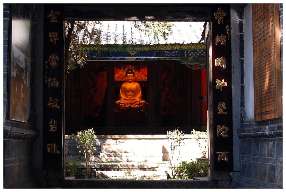 Buddhafigur in der nähe von Lijiang