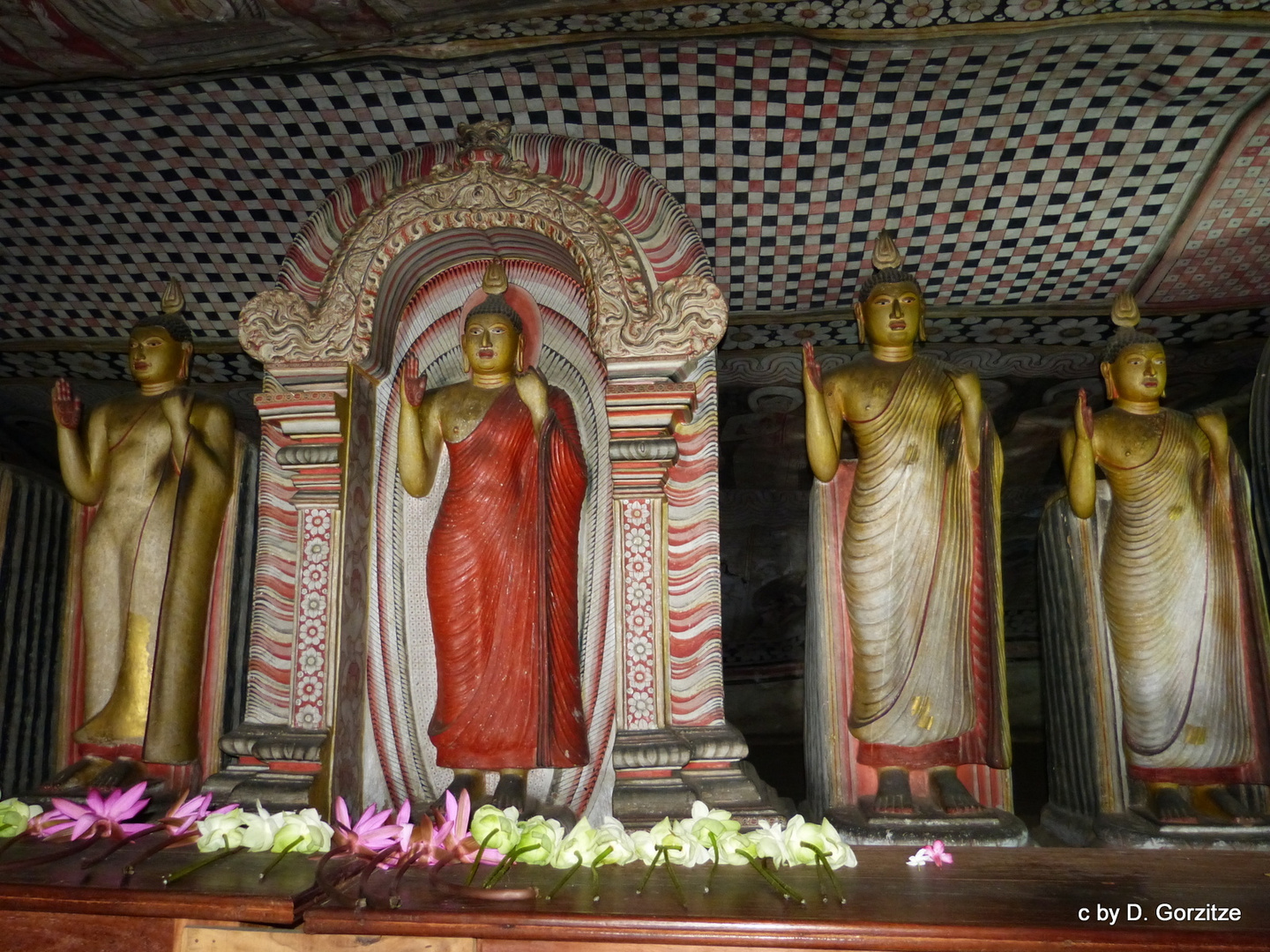 Buddhafiguren im Felsentempel Dambulla !