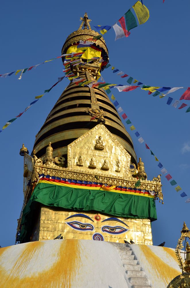 Buddhas Augen blicken auf uns herab