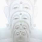 Buddhas im Nebel