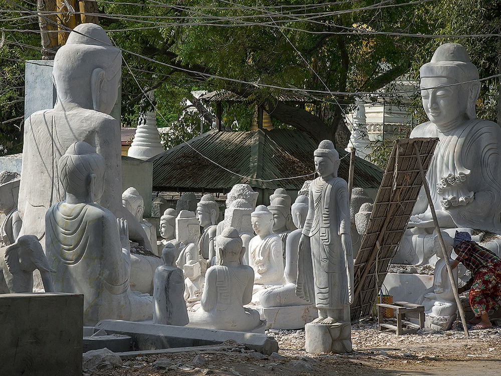 Buddhas in allen Grössen