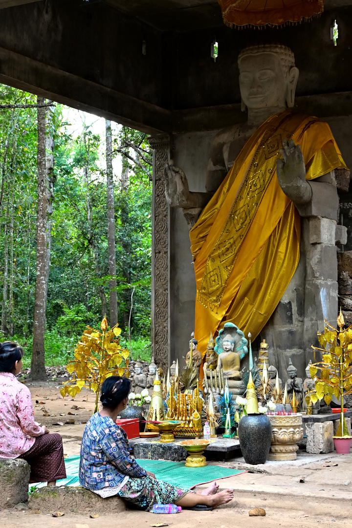 Buddhaschrein im Kloster