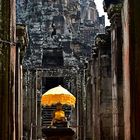 Buddhastatue im Eingang des Bayon