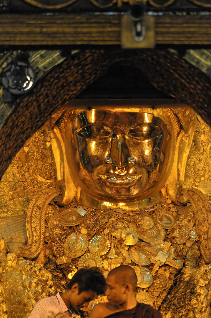 Buddhastatue in der Mahamuni Pagode II