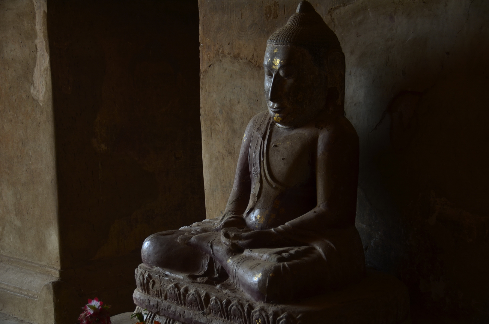 Buddhastatue in einem Tempel in Bagan, Myanmar