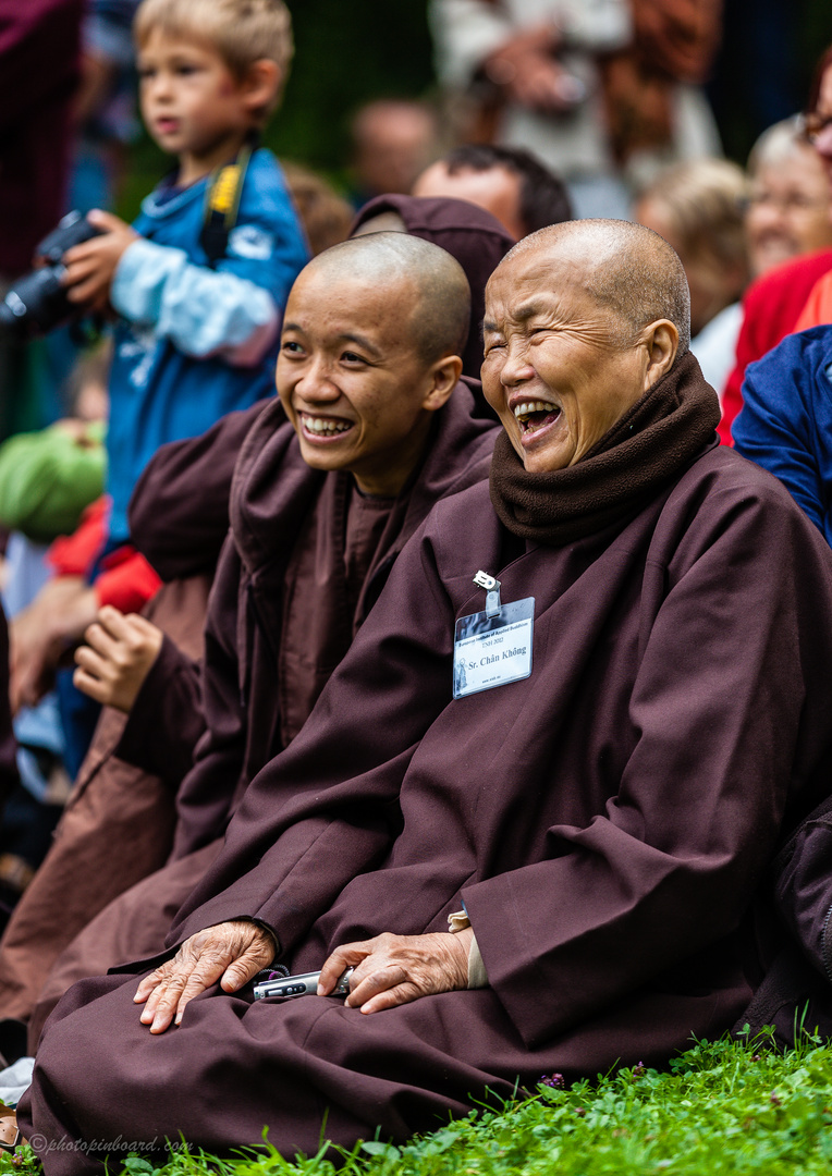 Buddhism - Thich Nhat Hanh - Happyness is here and now