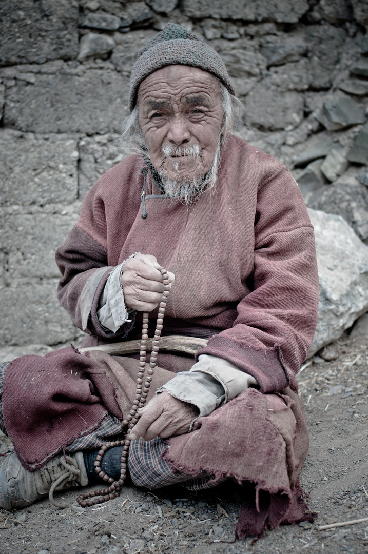 Buddhist beim Gebet