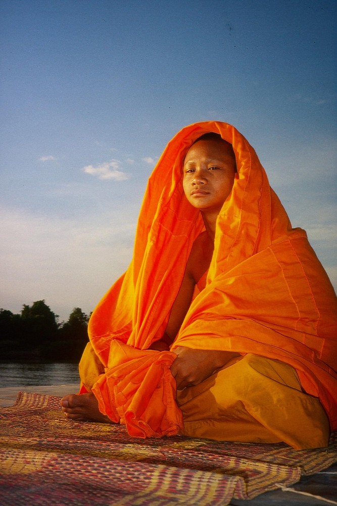 Buddhist in der laotischen Abendsonne