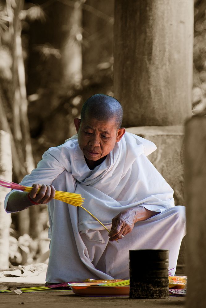 Buddhistische Nonne bei Angkor Thom