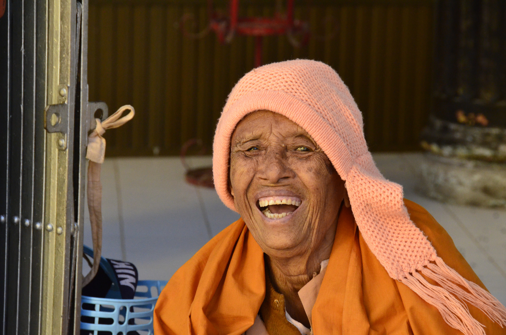 Buddhistische Nonne in der Shwedagonpagode in Yangon, Myanmar