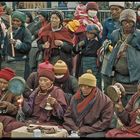 Buddhistische Nonnen beim Beten auf der Straße 1991