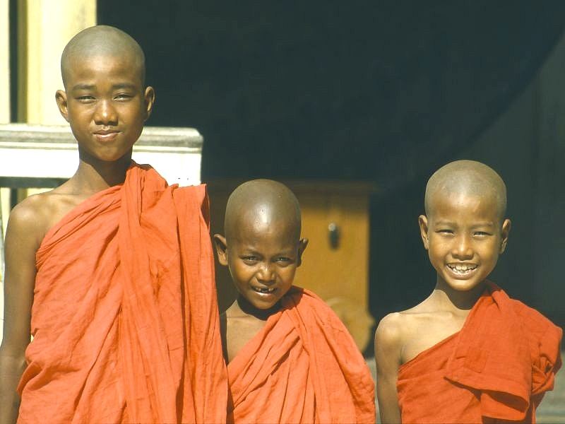 Buddhistischer Nachwuchs - leicht verschmitzt!