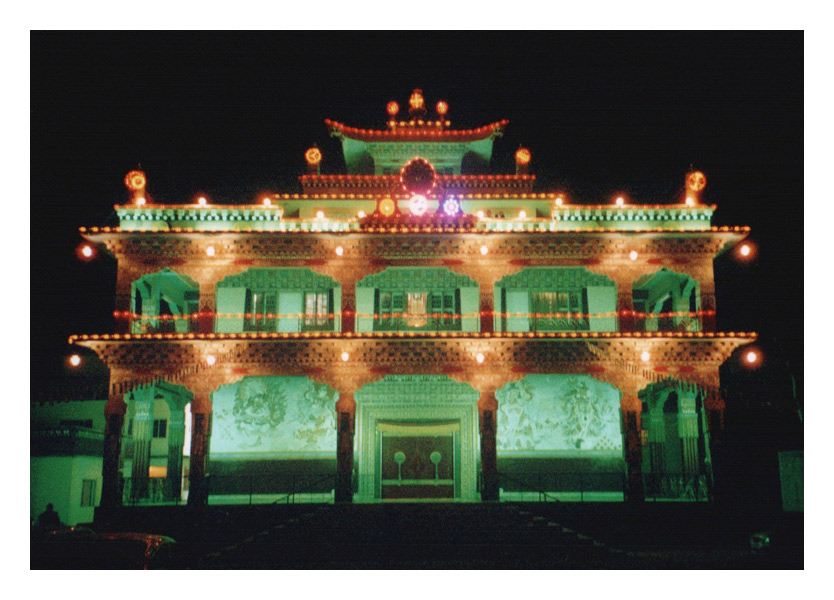 Buddhistischer Tempel nachts in Bodhgaya