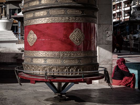 Buddhistisches Leh - Gebetsmühle am Leh Gate