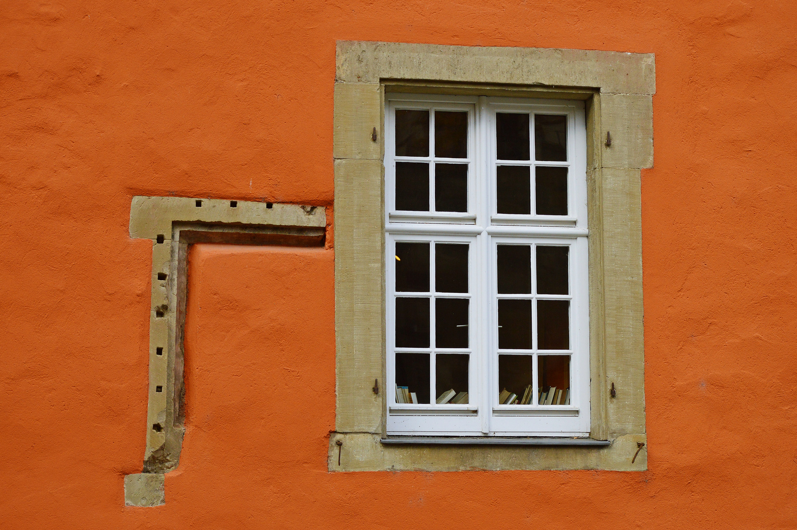 Bücher am Fenster 