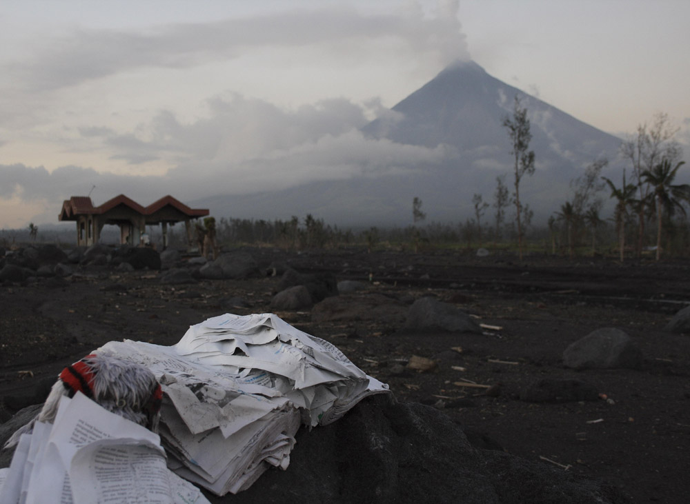Bücher vor dem Vulkan