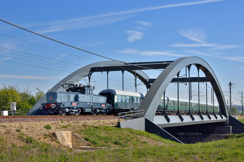 "Bügeleisen" und Brücke, Ton in Ton