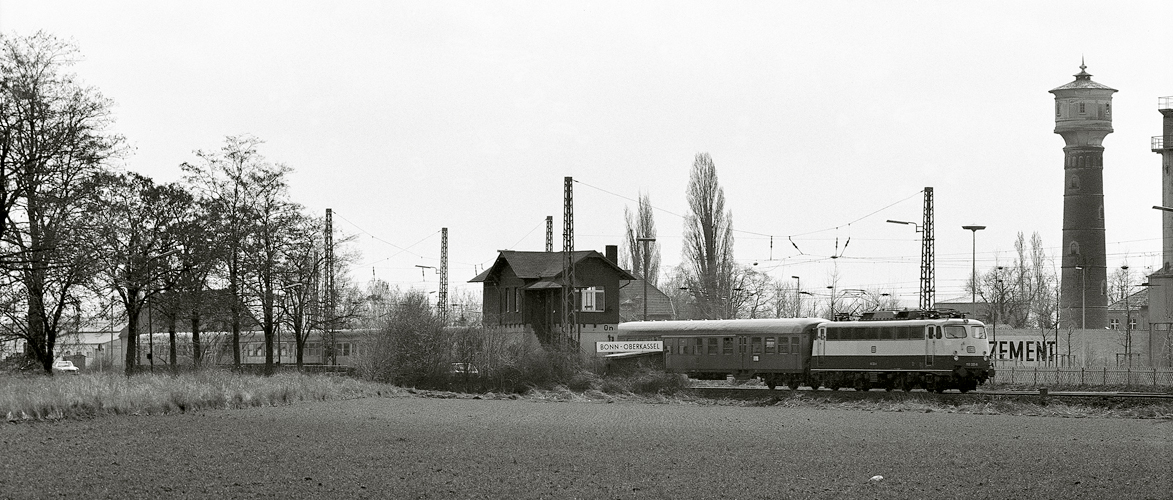 Bügelfalte mit Wasserturm