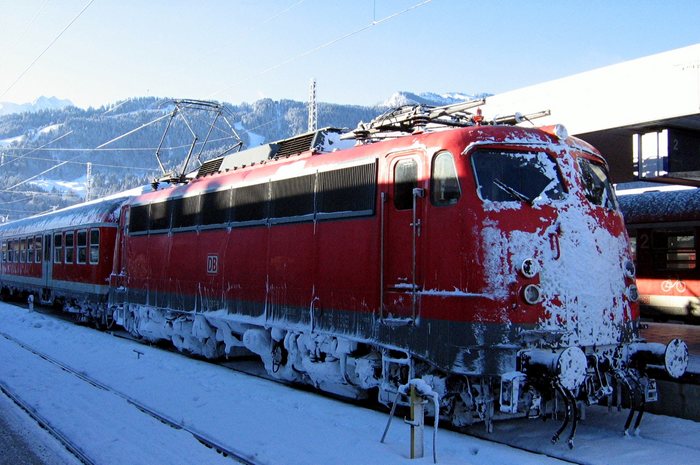 Bügelfalten-110er (113 267) im Bahnhof Garmisch-Partenkirchen