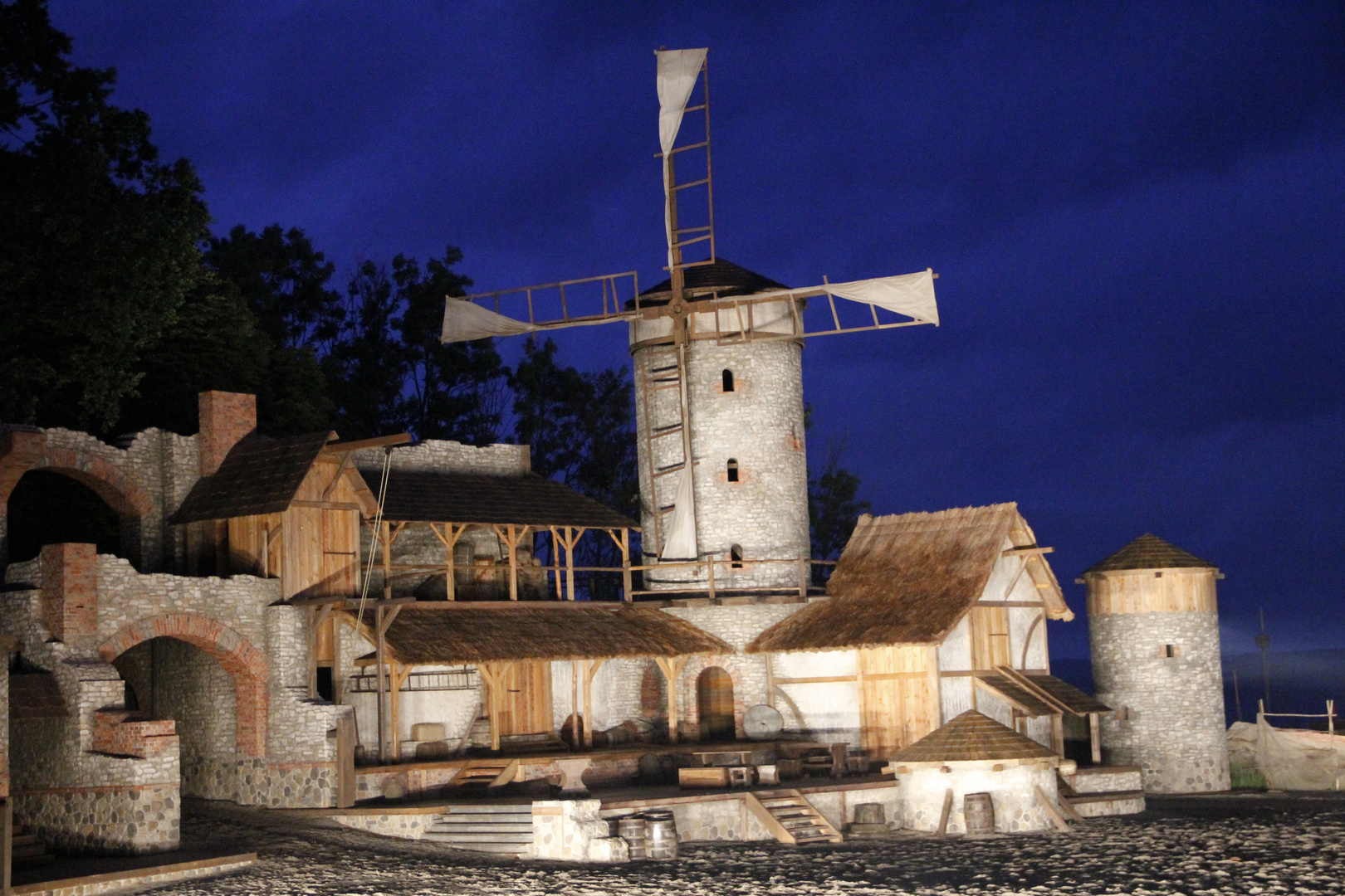 Bühnenbauten bei den Störtebecker Festspielen