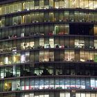 Büroansicht zur blauen Stunde in der Londoner City